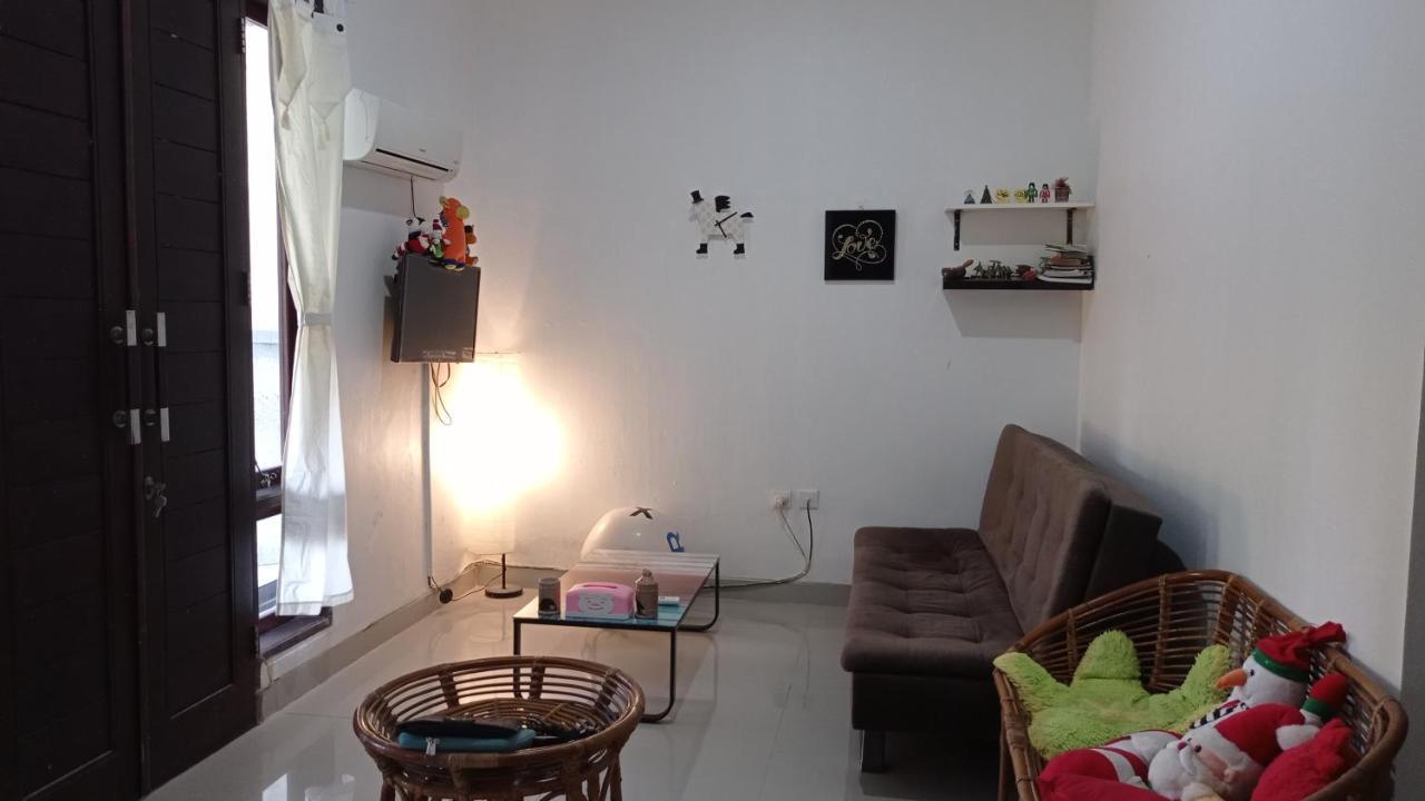 Neny'S Homestay Saba Bagian luar foto